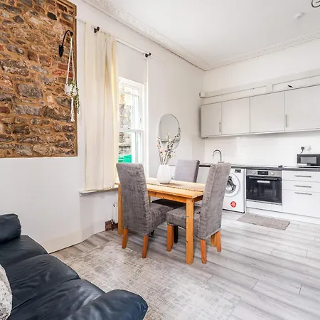 Beautiful 1 Bedroom In Clifton, Apartment *