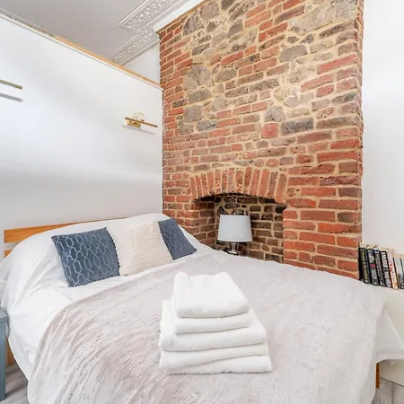 Apartment Beautiful 1 Bedroom In Clifton,