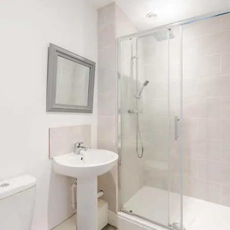 Beautiful 1 Bedroom In Clifton, *