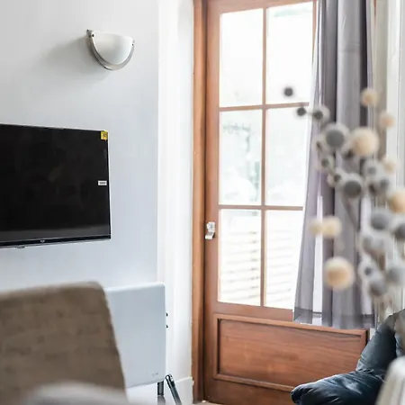Beautiful 1 Bedroom In Clifton, Apartment *