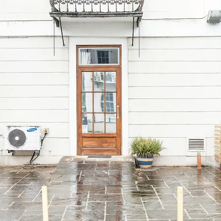 Apartment Beautiful 1 Bedroom In Clifton, *