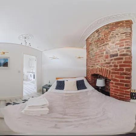 Beautiful 1 Bedroom In Clifton, *